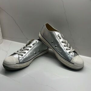 Kenneth Cole REACTION metallic SILVER sneakers fits men’s size 9.5 women’s 10.5